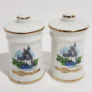 Walt Disney World Salt & Pepper  Shakers Castle Magic Kingdom (Japan)